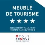 Logo Meublé du Tourisme indiquant l'appartenance de l'Escale du Bocage au classement "Meublé du Tourisme 4 étoiles" valable 5 ans à partir de 2023.